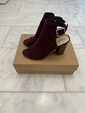 Francesca's Collections Burgundy Perforated Open-Toe Block Heel Slingback Size 7